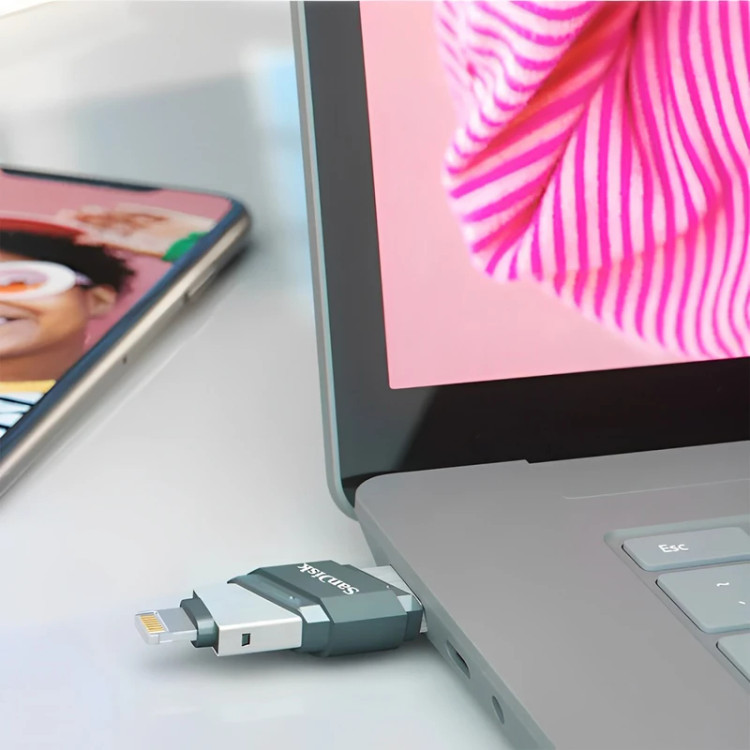 فلش مموری سن دیسک iXPAND FLIP ظرفیت 256 گیگابایت با دو رابط Lightning و USB 3.1، بدنه فلزی، سازگار با iPhone، iPad، ویندوز و مک، انتقال خودکار عکس و ویدیو، طراحی درپوشدار و سبک